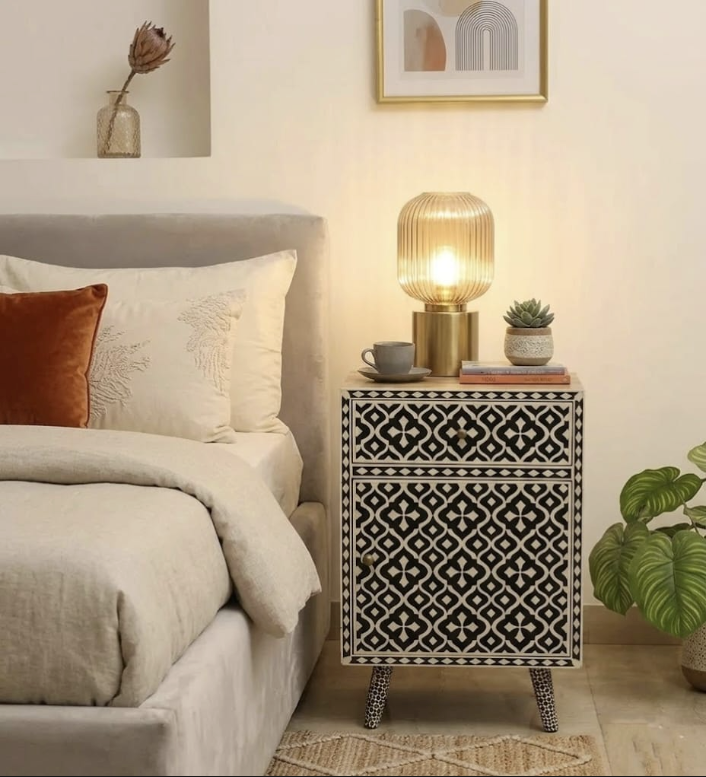 The Udaipur Lattice Bedside
